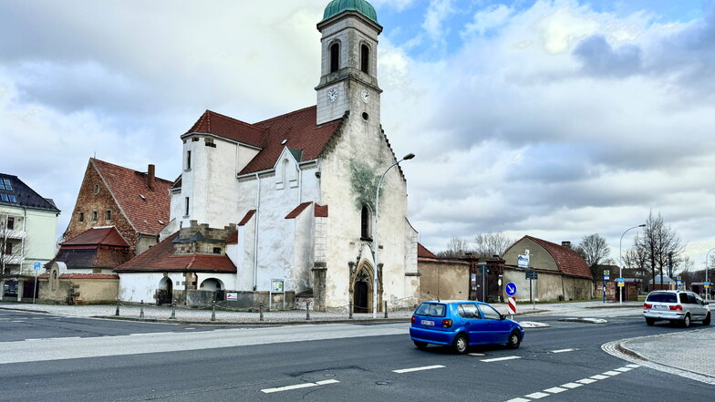 Die Hospitalkirche mit dem ehemaligen Hospital an der Friedensstraße.