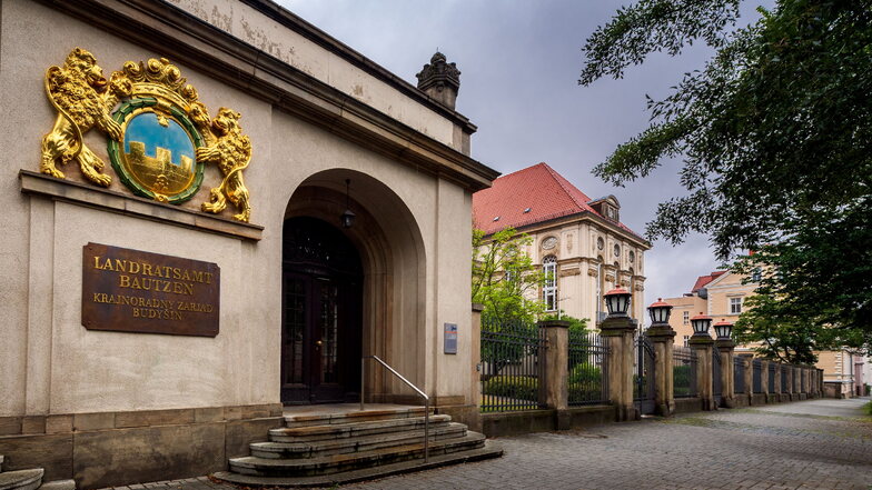 Der Landkreis Bautzen will als Träger die Angebote an seinen Volkshochschulen besser prüfen. Aktuell gibt es Vorwürfe zu Veranstaltungen an der KVHS Kamenz.