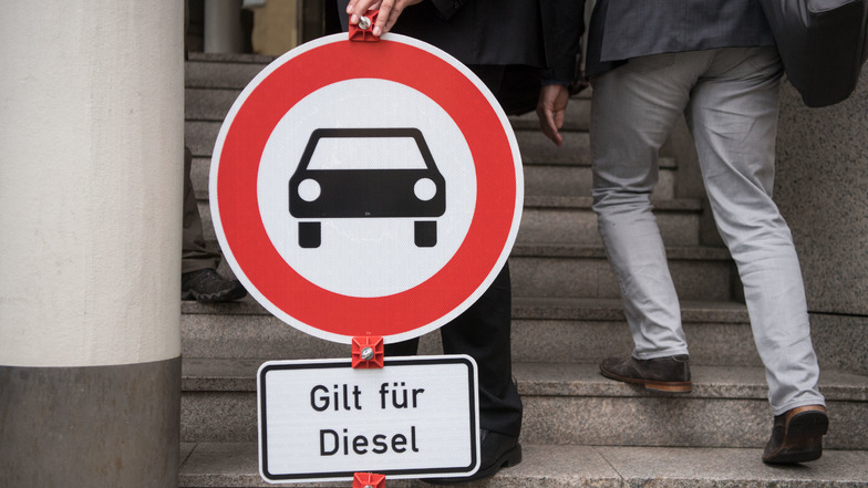 Stuttgart ist die einzige Stadt in Deutschland, in der für ältere Diesel ein Fahrverbot im gesamten Stadtgebiet gilt. In Darmstadt, Hamburg und Berlin ist die Durchfahrt einzelner Straßen nicht gestattet.