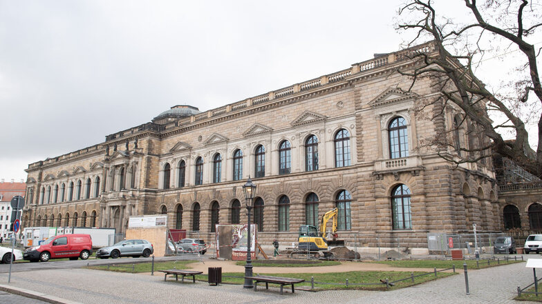 Die Gemäldegalerie Alte Meister und die Skulpturensammlung bis 1800 wird im frisch sanierten Semperbau am Zwinger neu eingerichtet und soll am 29.02.2020 öffnen. 