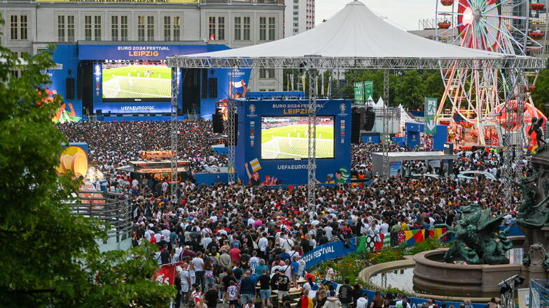 Blick in die Fanzone auf dem Leipziger Augustusplatz: Die Tourismusbranche in Sachsen konnte insbesondere von der Fußball-EM profitieren.