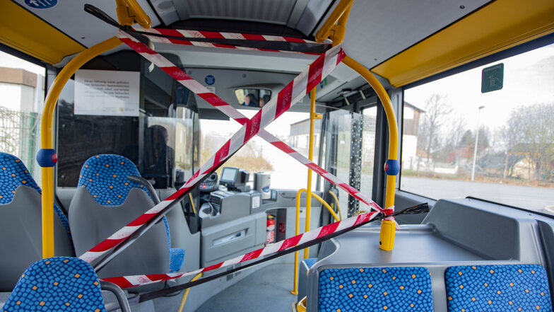 Kamenz
Bussfahrer werden durch die Absperrung in den Bussen geschützt.
Die Fahrkarten müssen vorher gekauft werden.
