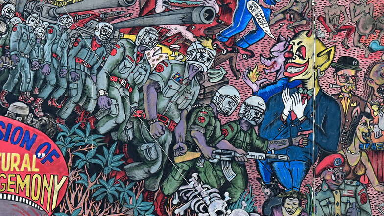 Das umstrittenen Großgemäldes des indonesischen Künstlerkollektivs Taring Padi auf dem Friedrichsplatz.