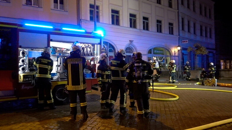 Bei dem Wohnungsbrand in Pirna wurden vier Personen verletzt.