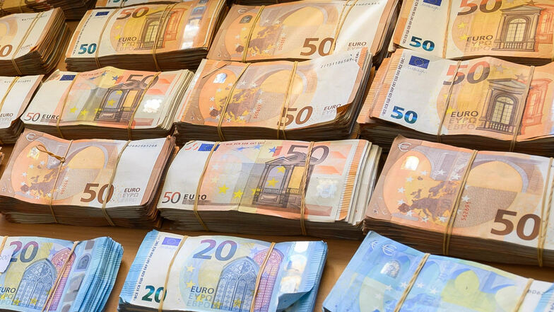 Etwa 1,5 Prozent der Erwachsenen in Deutschland abzüglich Schulden ein Nettovermögen von mindestens einer Million Euro.