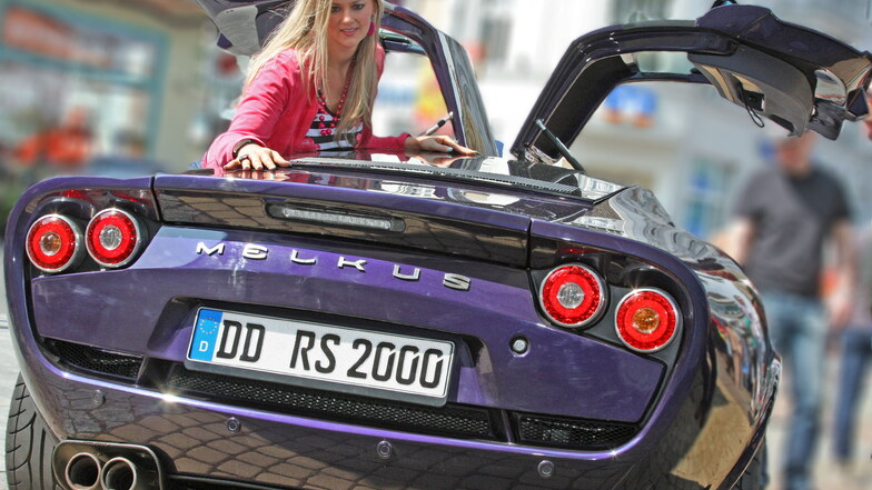 Auf solche Bilder wird man dieses Jahr in Riesa verzichten müssen - ein Eindruck von der Automeile 2012. Damals war ein RS 2000 der Dresdner Sportwagenmanufaktur Melkus auf der Hauptstraße.