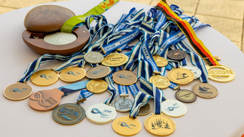 Das sind nur die wichtigsten ihrer Medaillen. "Von Weltcup an aufwärts", sagt Steffi Kriegerstein. Deren Olympia-Silbermedaille von Rio (links oben) ist die wichtigste.