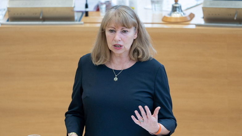 Sozialministerin Petra Köpping am Mittwoch im Landtag in Dresden: Die SPD-Politikerin wirbt bei Senioren für das Impfen