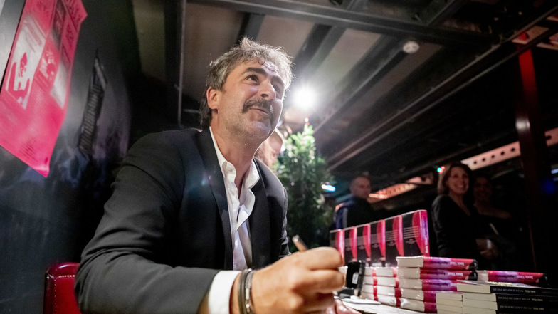 Deniz Yücel bei der Premiere seines Buches "Agentterrorist" im Festsaal Kreuzberg.