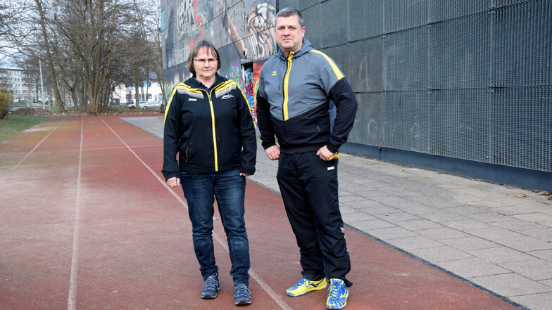 Martina Wussack hat die Leitung der Abteilung Leichtathletik beim Sportclub Hoyerswerda an Sven Müßigbrodt übergeben.