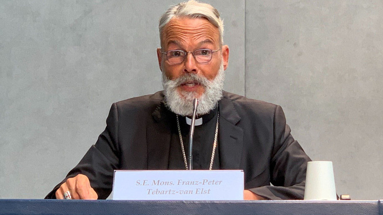 Franz-Peter Tebartz-van Elst spricht im Vatikan bei der Vorstellung eines neuen ·Direktoriums für die Katechese· - ein Regelwerk für den Unterricht im Glauben.