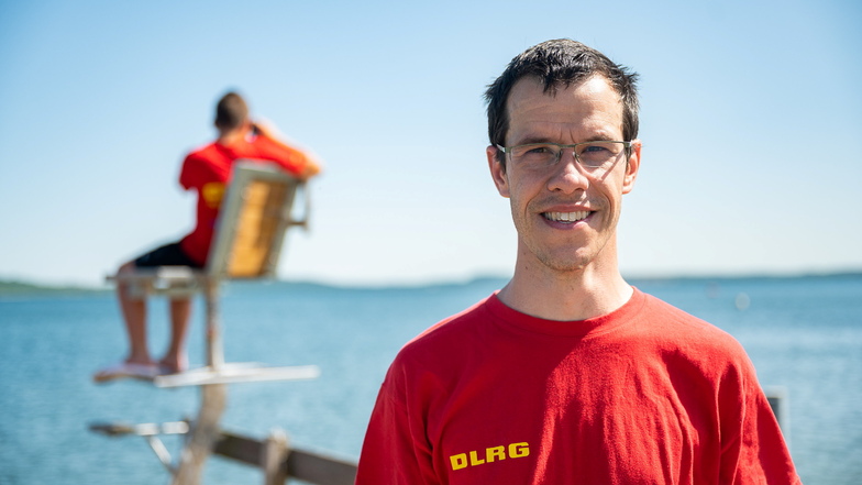 Manuel Schulze, ist Rettungsschwimmer der DLRG und im Sommer häufig an der Blauen Lagune am Berzdorfer See im Einsatz.