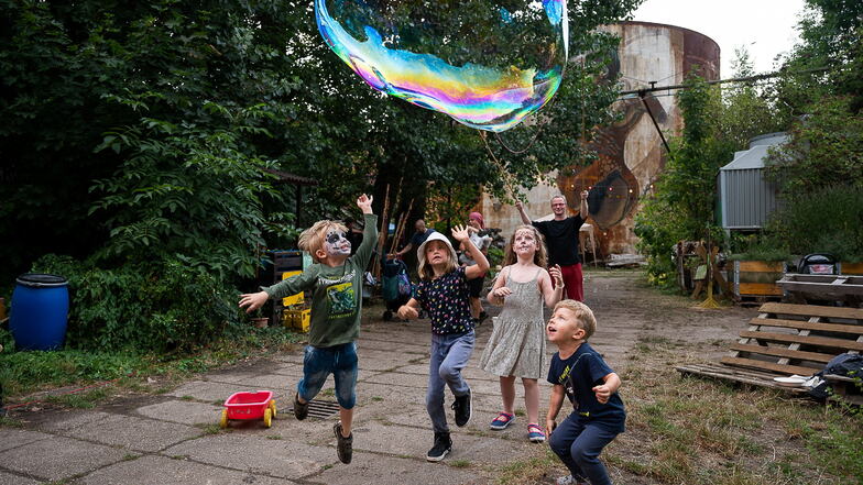 Die Kleinsten begeisterten sich auch bei Seifenblasen beim Fokus Festival.