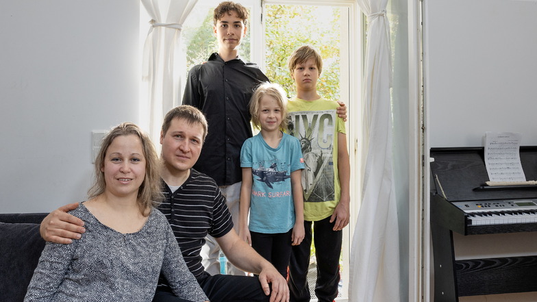 Auf der Suche nach einer Anstellung. Die ukrainische Familie Hamov mit Vater Andrii Hamov, Mutter Viktoriia Hamova sowie den Kindern Mykhailo, Dmytro, Artur lebt seit anderthalb Jahren in Dresden.