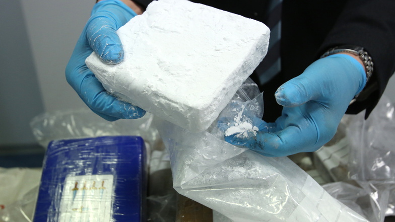 Mit Kokain wie diesem, das der Zoll sichergestellt hat, sollen die beiden Angeklagten gehandelt haben.