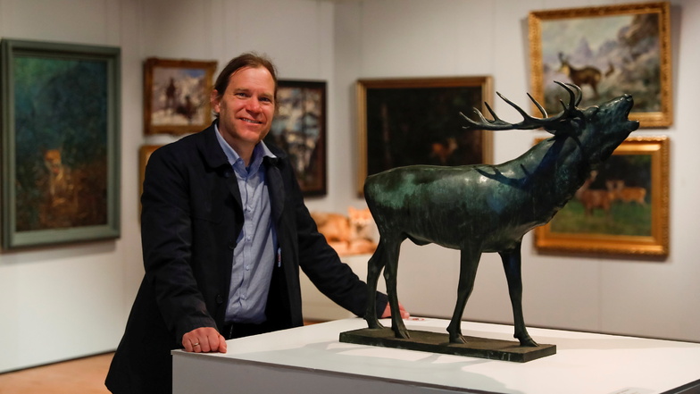 Museumsdirektor Peter Knüvener kann Besuchern endlich die Ausstellung über die Werke Rudolf Schramms zeigen. Die sollte eigentlich Abschluss für 2020 sein.