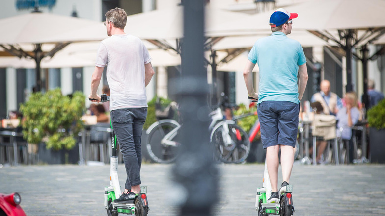 E-Scooter sind beliebt. Nur die Stadtfest-Organisatoren haben derzeit ein Problem mit den neuen Fahrzeugen.