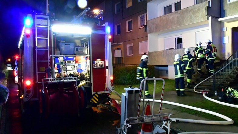 Feuerwehreinsatz in der Nacht zum Dienstag in Königshufen: Ein Brand in einem Keller war gemeldet worden.