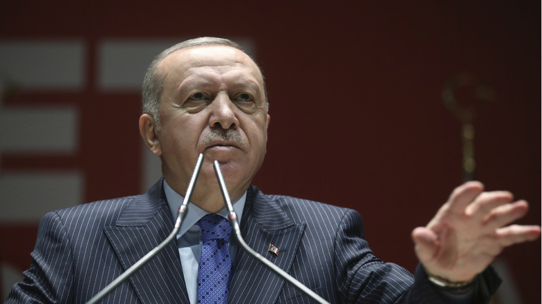 Der türkische Staatschef Recep Tayyip Erdoğan hat von der angedrohten Ausweisung westlicher Diplomaten Abstand genommen.