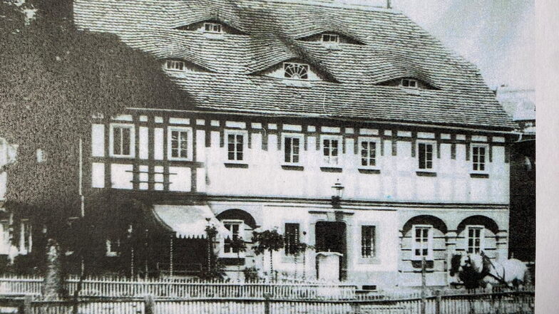 So sah das Umgebindehaus in der Conradstraße 2 auf einer historischen Aufnahme aus. Michael Bürger hofft, durch Hinweise aus der Bevölkerung noch mehr über seine Geschichte zu erfahren.