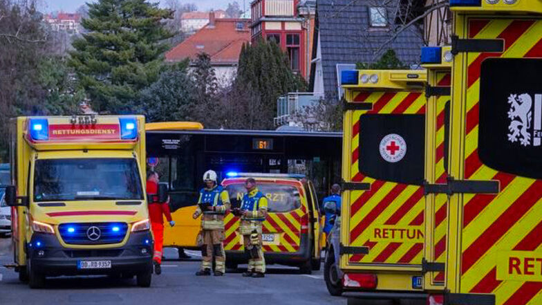 Gefahrenbremsung in Dresden: Vier Schwerverletzte im Bus