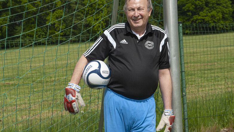 Dr. Eckehart Horn ist Tormann der Ü70-Mannschaft des Großenhainer Fußballvereins.
