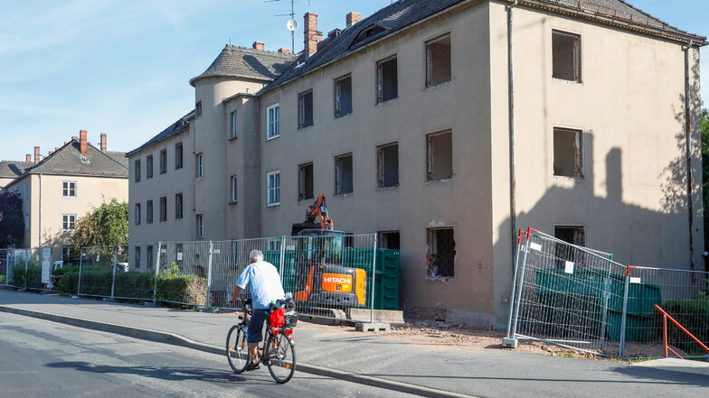 Die ersten beiden Häuser an der Kantstraße sind entkernt, der Abriss steht kurz bevor.