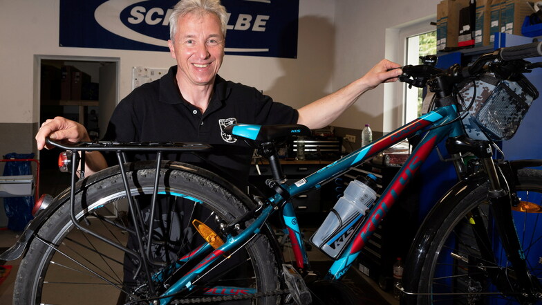 Kirsten Schmidt betreibt das Ottendorfer Zweirad- und Fahrzeughaus „Bike & Fun“. Er freut sich über reichlich Kunden.