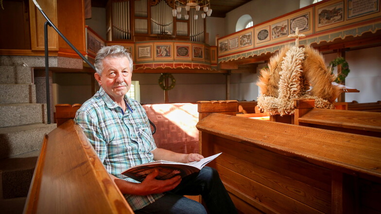 Rudi Merz ist in Gersdorf geboren, aufgewachsen und seit 55 Jahren Kantor in der Dorfkirche, die nach einem Brand 1945 komplett neu aufgebaut wurde.