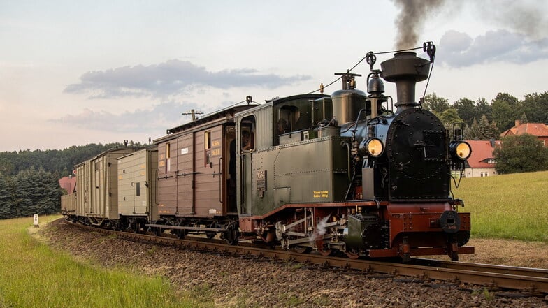 Der  I K Güterzug der Sächsisch-Oberlausitzer Eisenbahngesellschaft.