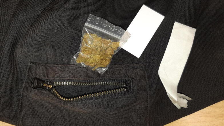 Die Polizei kontrollierte in Hartha einen Mann, der 455 Gramm Marihuana mit sich führte.
