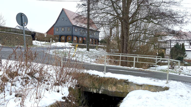 Die Brücke an der Straße "Kleine Seite" in Mittelherwigsdorf soll möglichst noch in diesem Jahr mit einer neuen ersetzt werden.