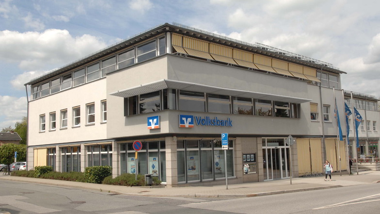 Der Stammsitz der Volksbank an der Hauptstraße in Neugersdorf.