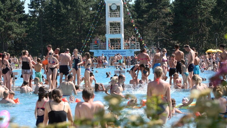 Geibeltbad in Pirna: Der heiße Sommer lockte viele Besucher ins Freibad.