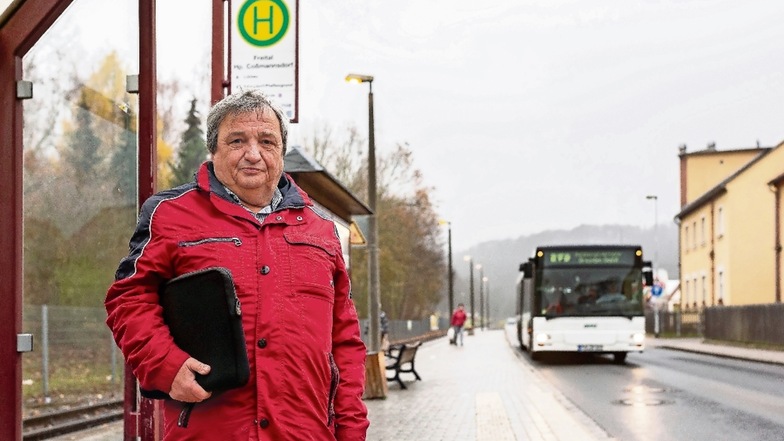 „Das Angebot ist gut, aber es gibt leider einige Schwachstellen.“ Linke-Stadtrat Peter Heinzmann macht sich für eine Verbesserung des Nahverkehrsangebots in Freital stark.