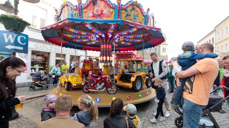 Ebenfalls gut frequentiert: das Karussell auf dem Bierstadtfest. Eine Fahrt kostete zwei Euro - ein vergleichsweise moderater Preis.