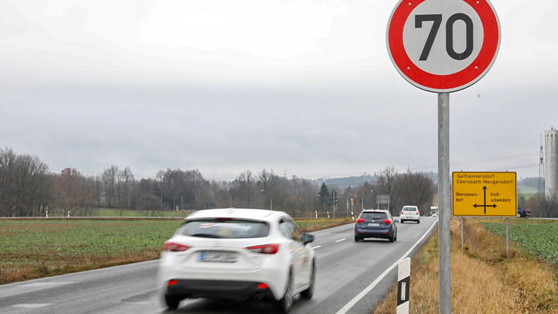 Vor der Kreuzung der S148 mit der Goethestraße und der Neue Straße bei Großschweidnitz gilt jetzt Tempo 70.