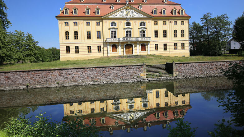 Das Wachauer Schloss steht seit Jahren leer. Jetzt gibt es gleich mehrere Interessenten, die es kaufen wollen.