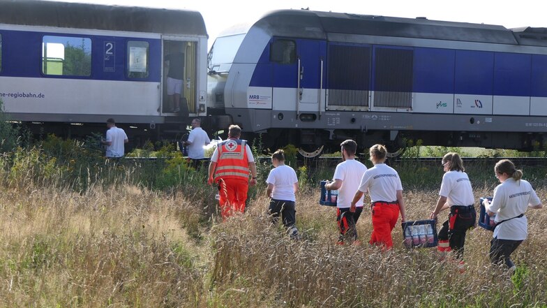 Reisende stecken bei Hitze in havarierten Zug zwischen Chemnitz und Leipzig fest
