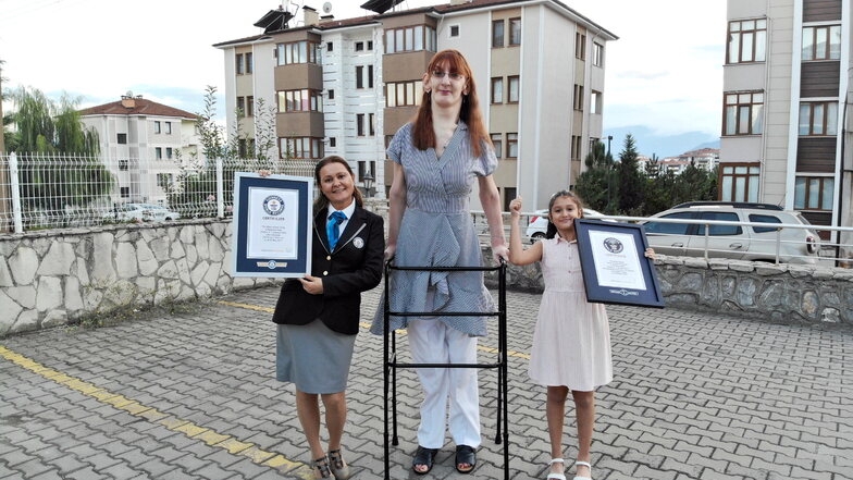 Rumeysa Gelgi  ist laut Guinness-Buch die  größte Frau der Welt