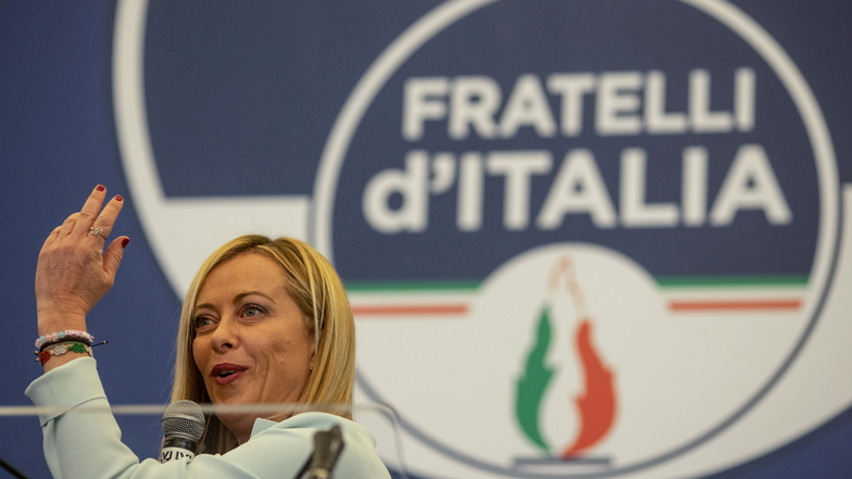 Giorgia Melonis rechtsradikale Partei Fratelli d'Italia (Brüder Italiens) hat die Wahl in Italien gewonnen.