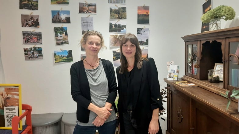 Seit zweieinhalb Jahren haben Astrid Sommer (l.) und Madlen Trienitz das Bürgerhaus als Begegnungsort gestaltet. Doch die Zukunft ist ungewiss.