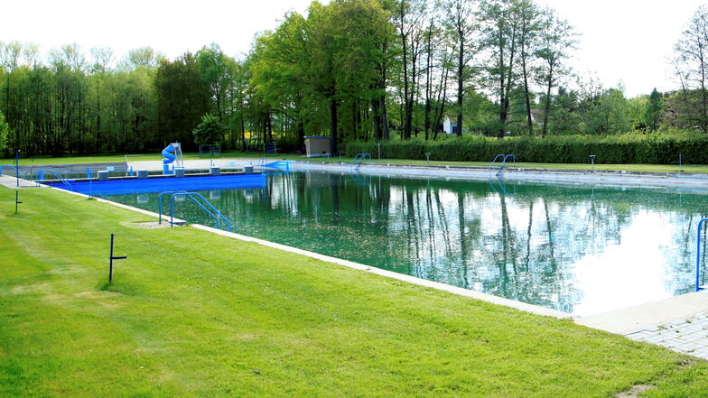 So soll es zur Eröffnung der diesjährigen Saison im Volksbad Oderwitz am 5. Juni wieder aussehen. Doch gefüllt wird das Becken dieses Mal nicht mit Brunnen-, sondern mit Trinkwasser von der Sowag.