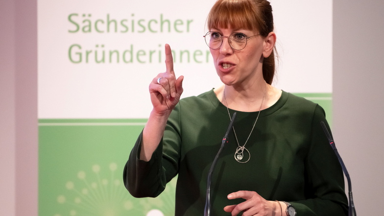 Sachsens Gleichstellungsministerin Katja Meier (Bündnis 90/Die Grünen) während der Verleihung des Sächsischen Gründerinnenpreises 2022.