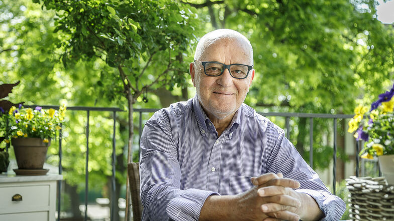 Franz Siegler kommt aus Franken. Er engagiert sich für regelmäßige und frühe Gesundheitsvorsorge – auch als Rentner. Deshalb unterbreitet er Vorsorgeangebote, unter anderem Massagen mit hochwertigem Aromaöl.