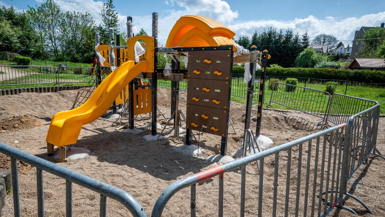Beliebter Spielplatz in Döbeln erhält neue Kletterburg