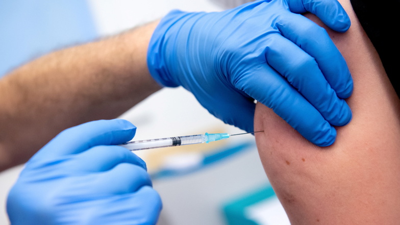 Booster-Impfung gegen Corona mit einem mRNA-Impfstoff frühestens sechs Monate nach Abschluss der Grundimmunisierung möglich.