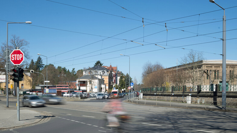 Blick auf die miefige Kreuzung von  Kreuzung Wehlener und Tolkewitzer Straße.