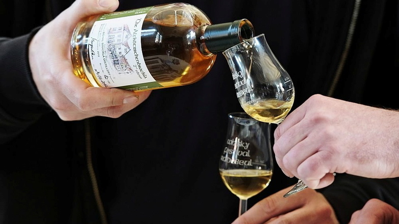 Auf Seminaren und Verkostungen stellen die Whisky-Hersteller ihre neuesten Kreationen und limitierte Abfüllungen vor.
