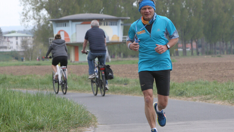 Frank Lämmerhirt aus einem kleinen Dorf bei Oelsnitz im Vogtland lief am Sonntag den Marathon von Königstein bis Dresden.